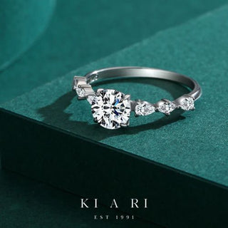 Dae-Seong Round Cut Diamond Ring