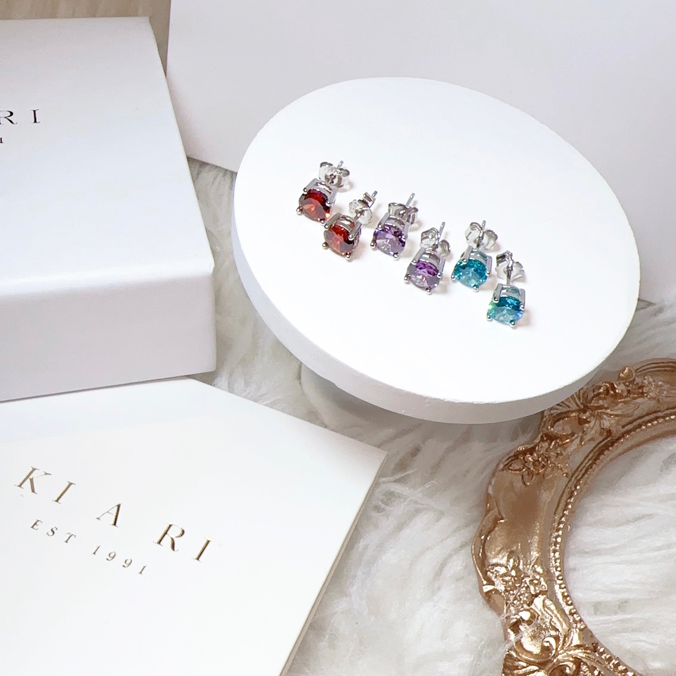 Ara Garnet Classic Stud Earrings ❤️