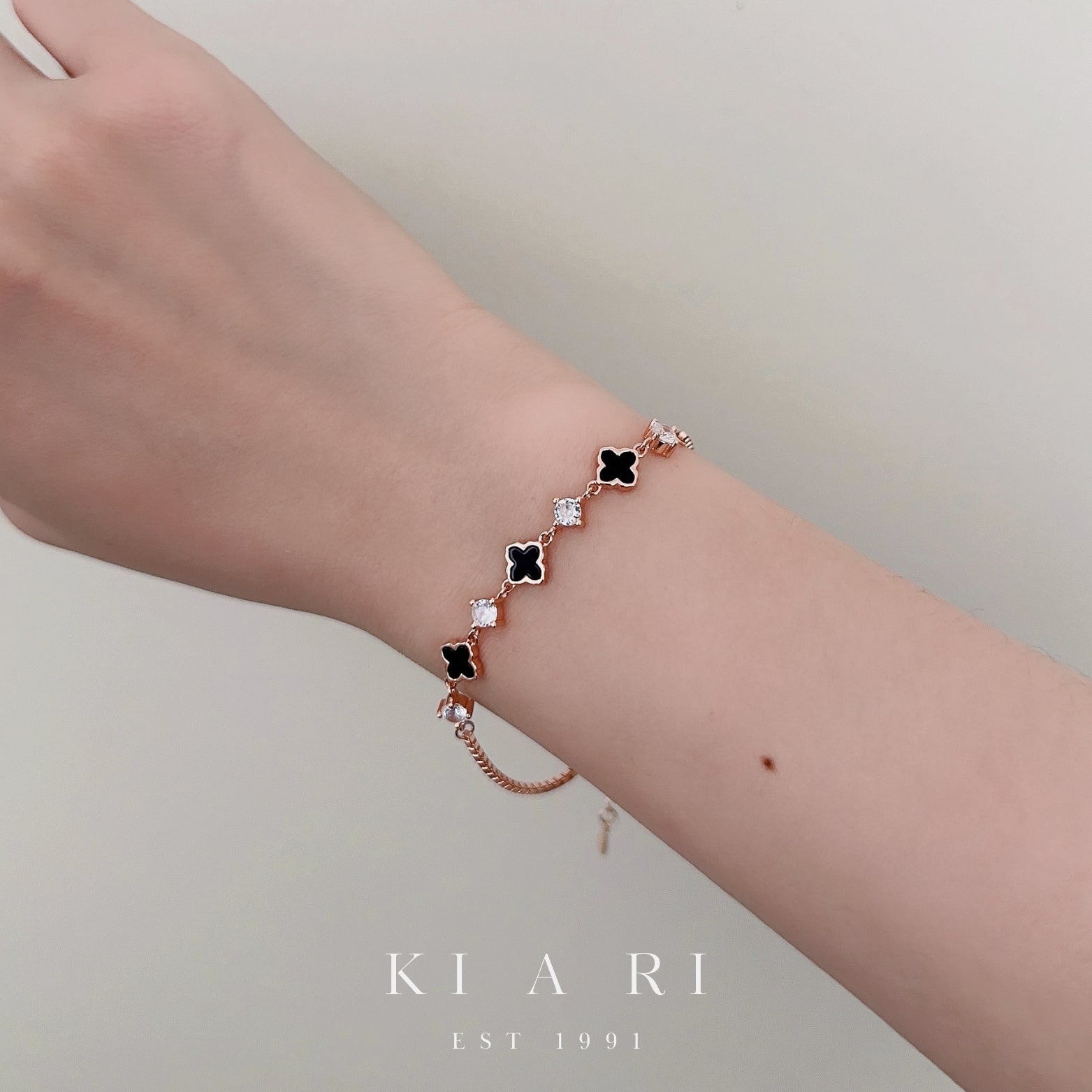 Hee-Hwa Four Leaf Clover Bracelet (Black) 🍀