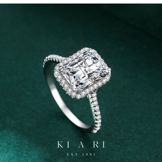 Mari Emerald Cut Diamond Ring 💍