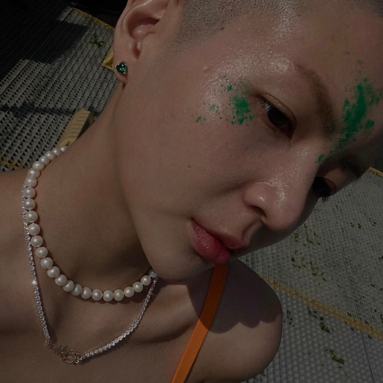 Ari Emerald Heart Stud Earrings 💚