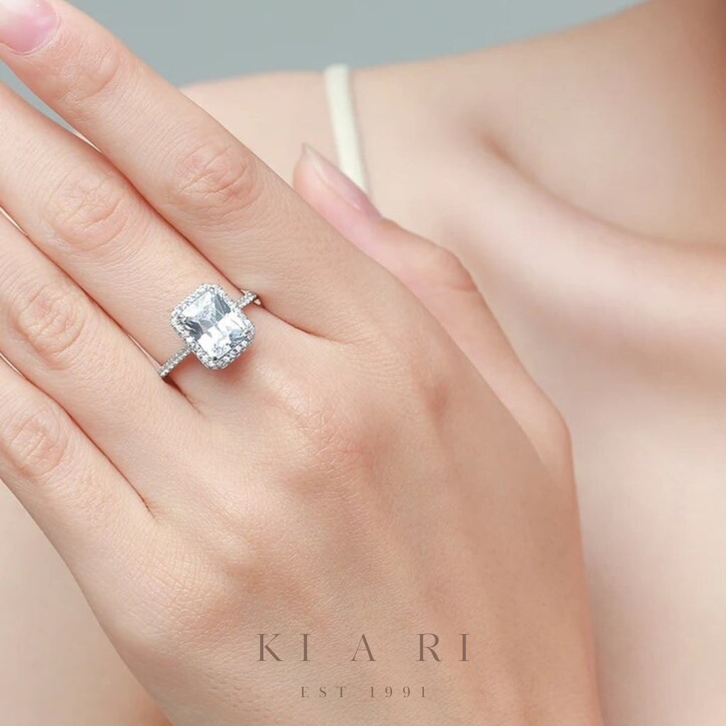 Mari Emerald Cut Diamond Ring 💍