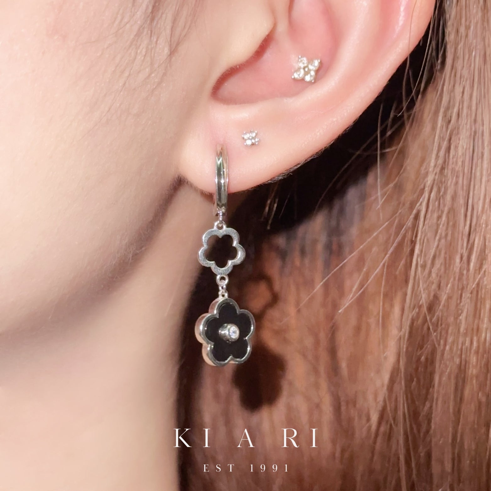 Jiye Flower Dangling Huggies Earrings (Black)