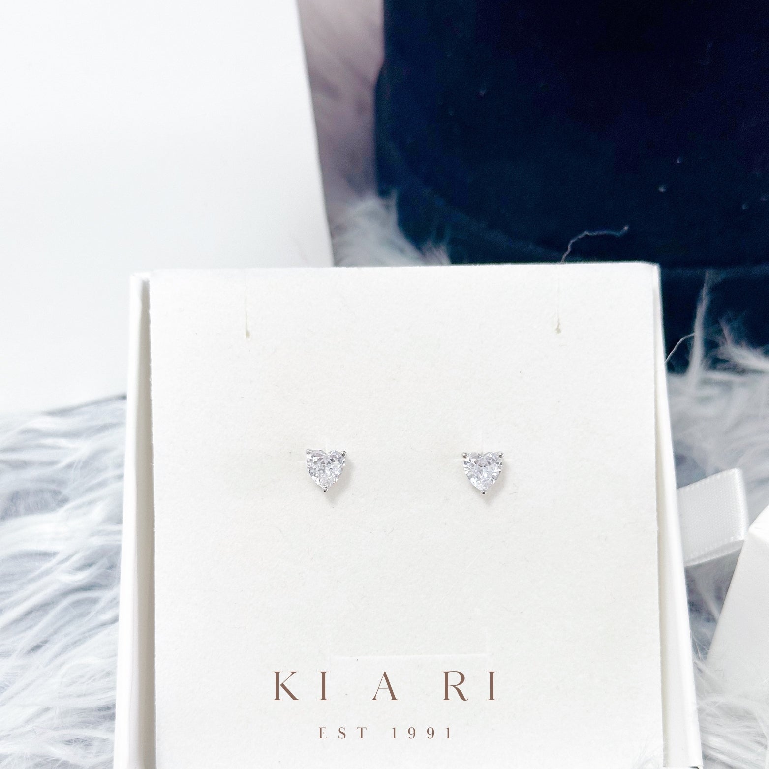 Ari Classic Heart Stud Earrings 🤍