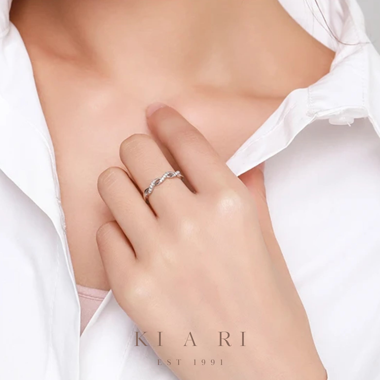 Sochae Petite Twist Half Eternity Ring 🧬