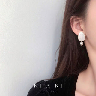 Geun Eui Mismatched Pearl Dangling Earrings ✨