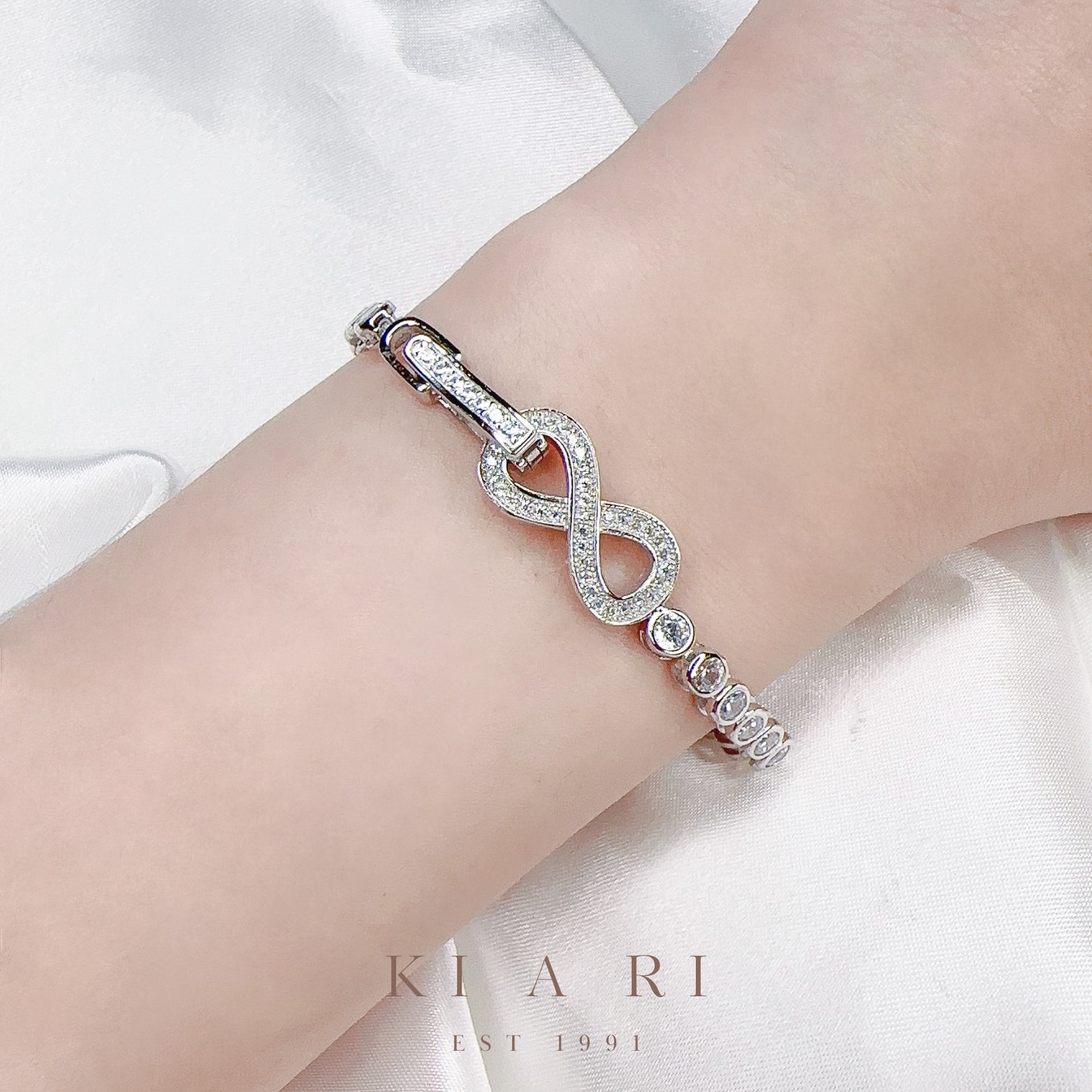 Jung Hwan Infinity Lock Moissanite Tennis Bracelet ♾️