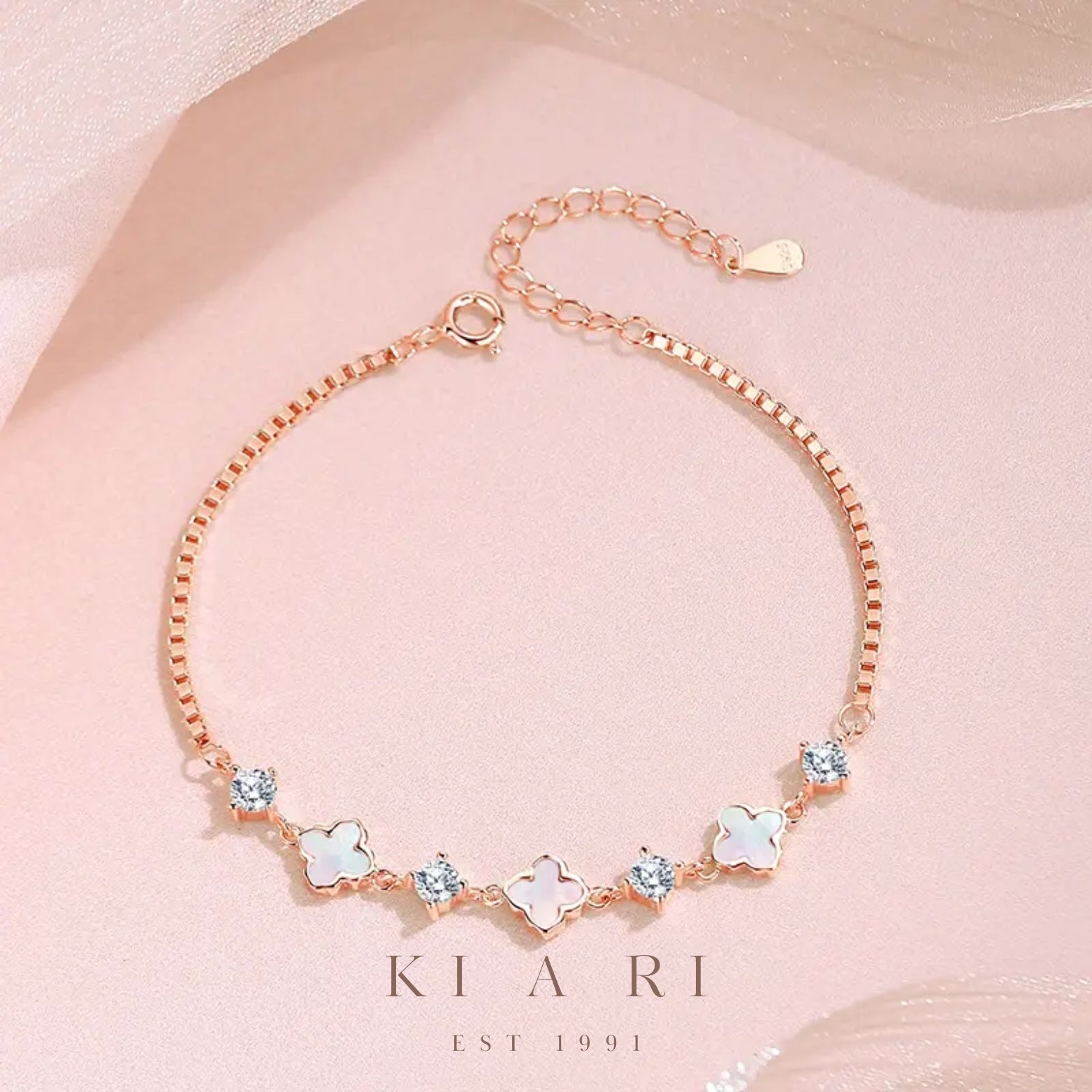 Hee-Hwa Four Leaf Clover Bracelet (White) 🍀