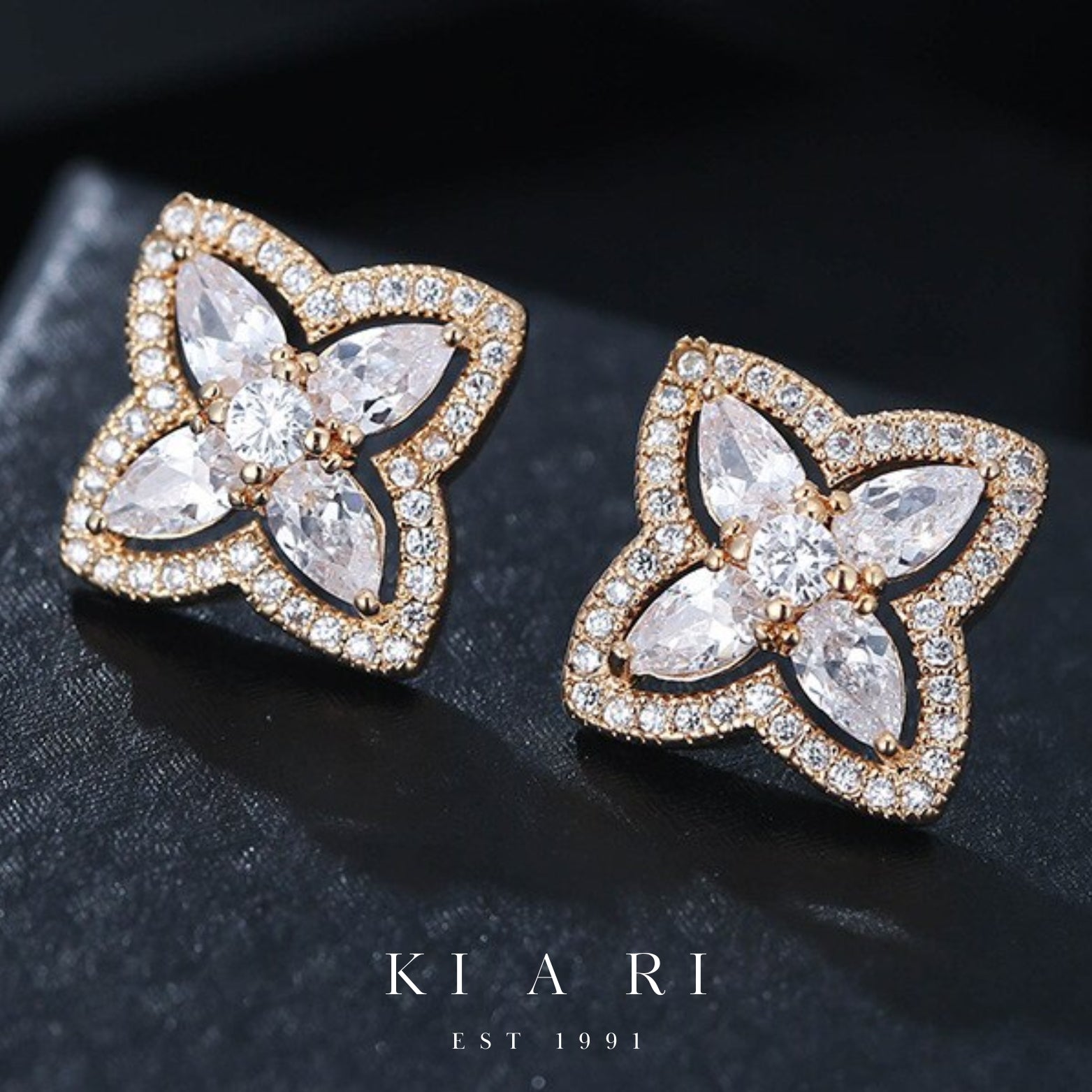 Chul Clover Stud Earrings (Gold)