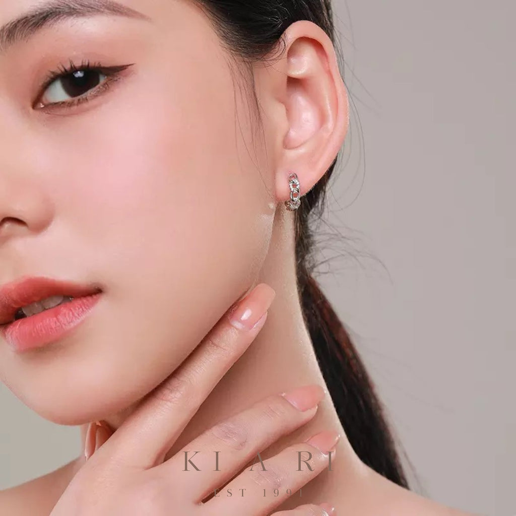 Yoojin Chain Huggies Earrings (Silver) ⛓️