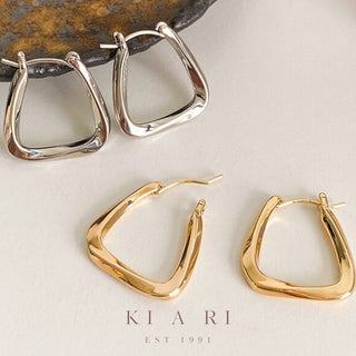 Yumi Classic Geometric Irregular Square Huggies Earrings (Gold)