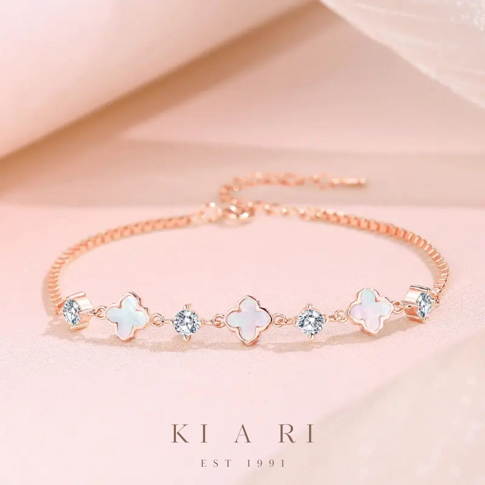 Hee-Hwa Four Leaf Clover Bracelet (White) 🍀