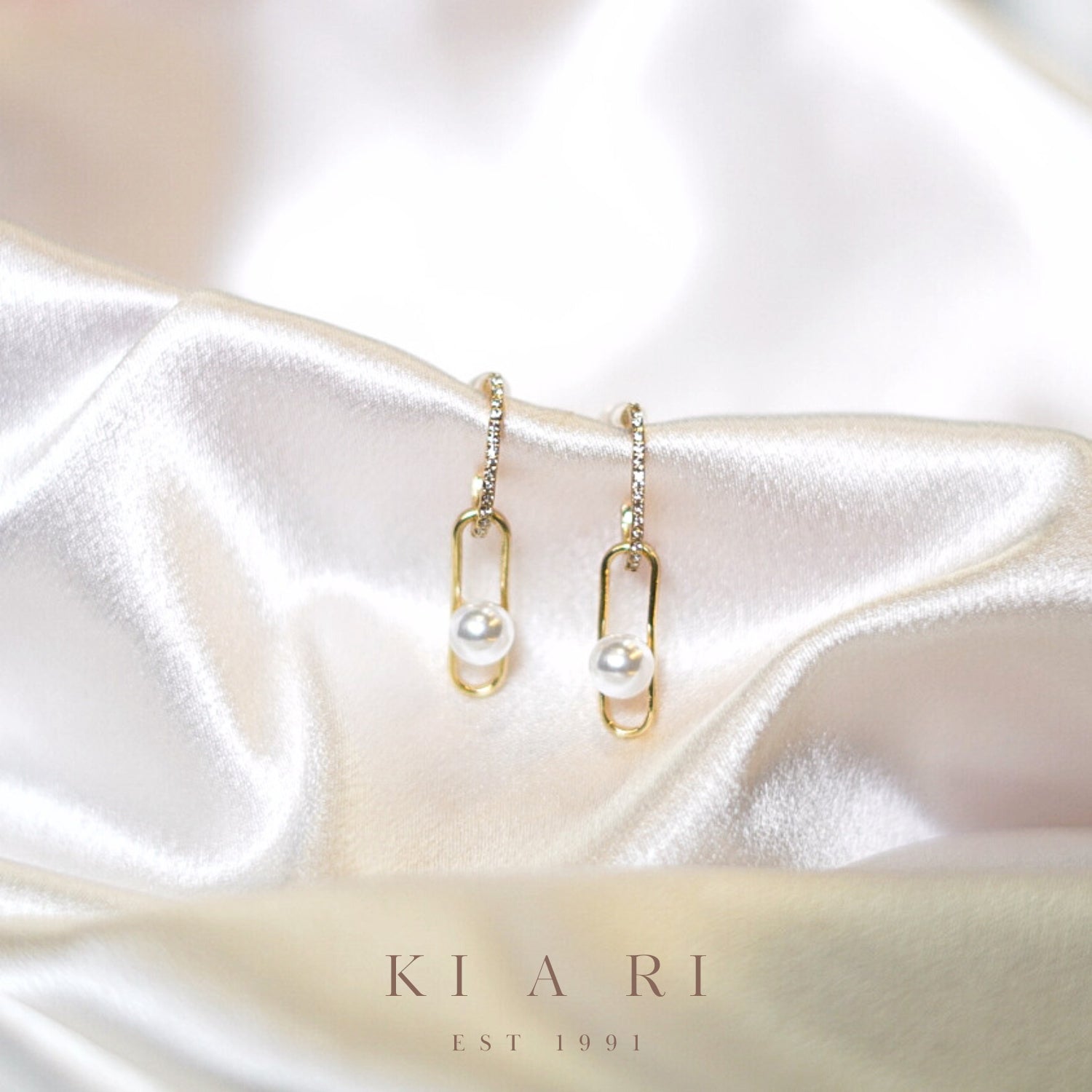 Hyesung Dangling Earrings ⚪️